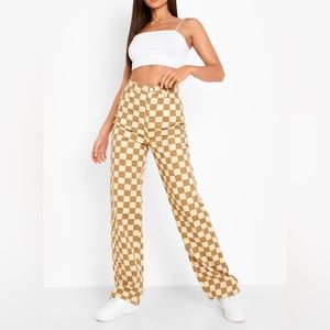 NWT - BOOHOO TALL CHECKERBOARD PRINTED BOYFRIEND JEANS SIZE 6/M